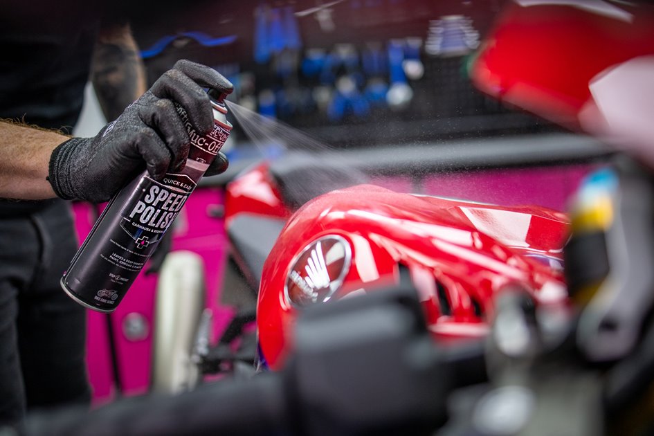 Spray polerująco-woskujący powierzchnię 400ml Muc-Off Speed Polish | 627