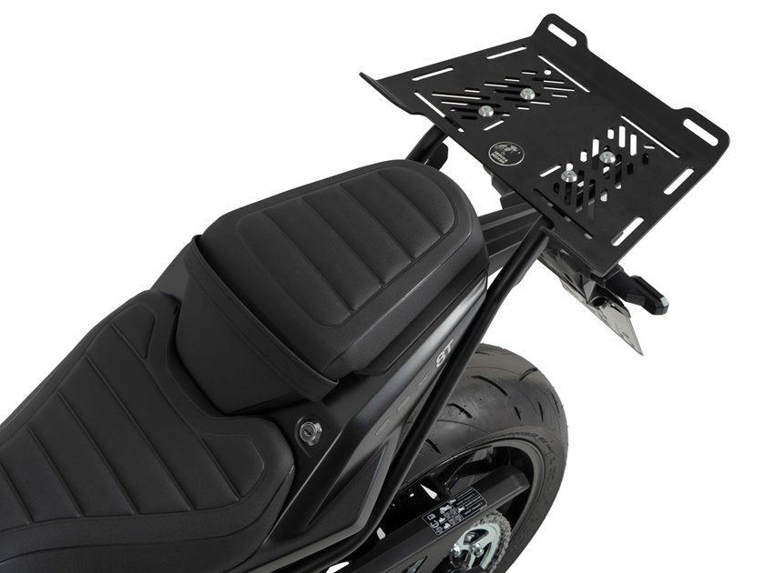 Poszerzenie płyty bagażowej czarne Suzuki GSX-8T | 8003555 00 01